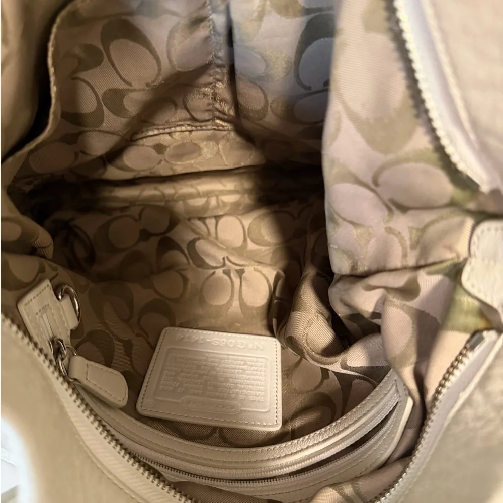 Vintage Coach Cream Leather Legacy Hobo Bag - Picture 4 of 10